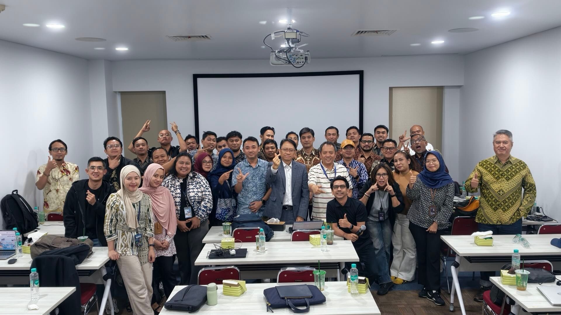 ASIX and ITB Bring AI Training to the Modern Workplace